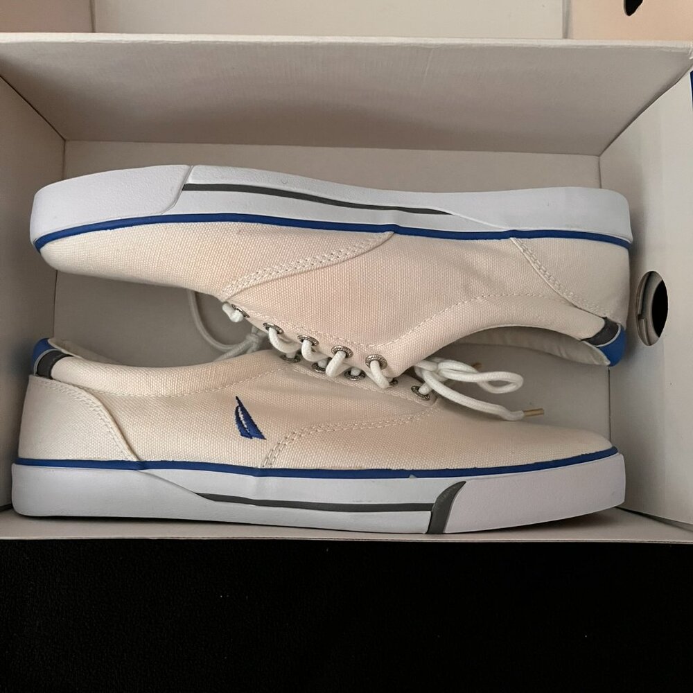 NWOT NAUTICA MENS BOAT SHOES, SIZE 8.5, OFF-WHITE/CREAM - Picture 4 of 5